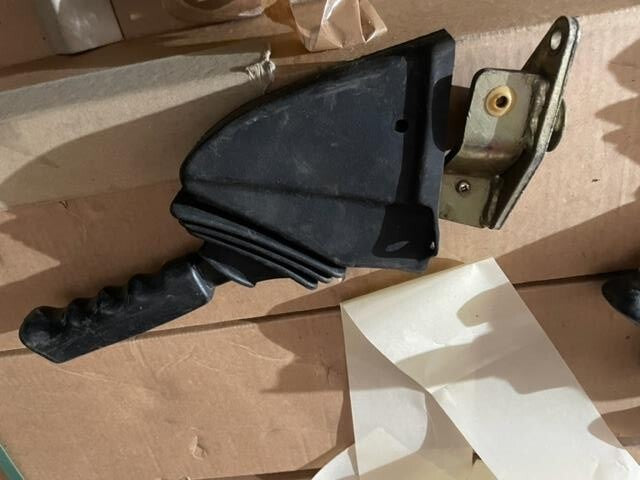 LANDROVER DEFENDER RHD 90 110 130 TDI TD5 TDCi HANDBRAKE LEVER BOOT SWITCH