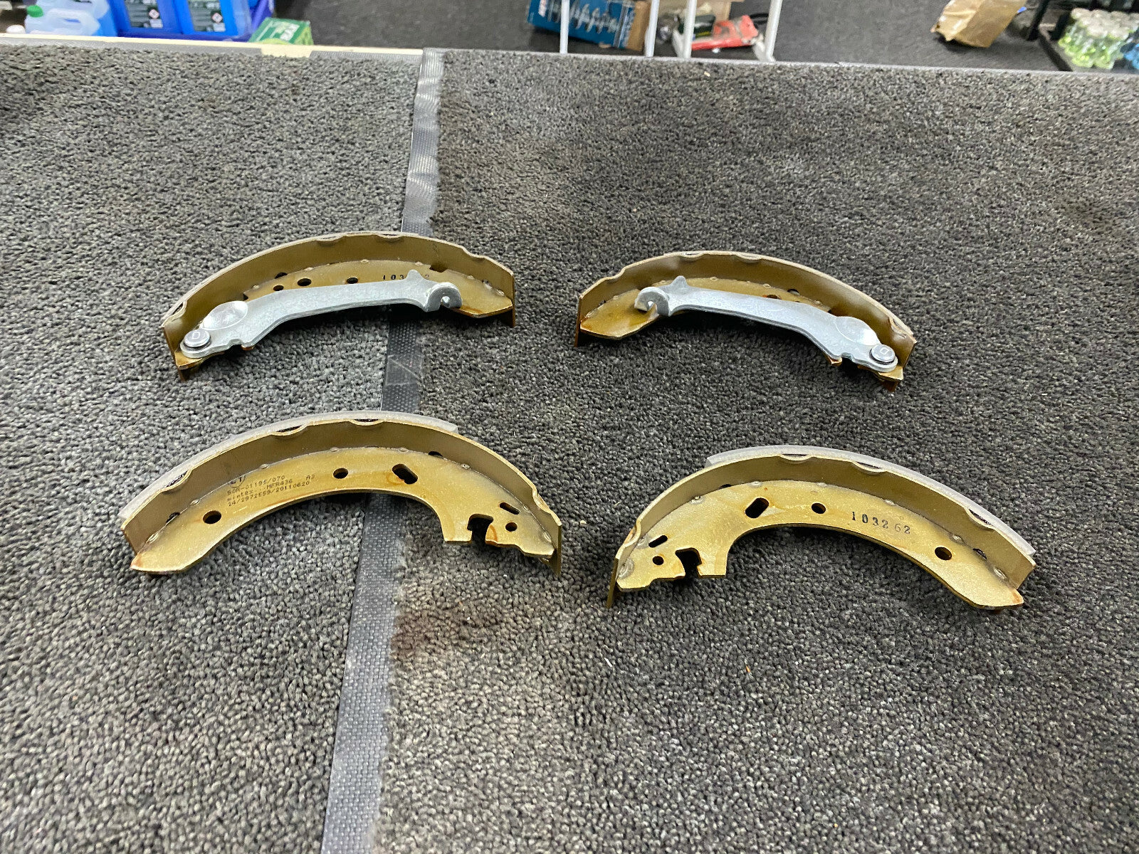 REAR BRAKE SHOE SET FITS FORD ESCORT COURIER 1996-03 96AB2200AA