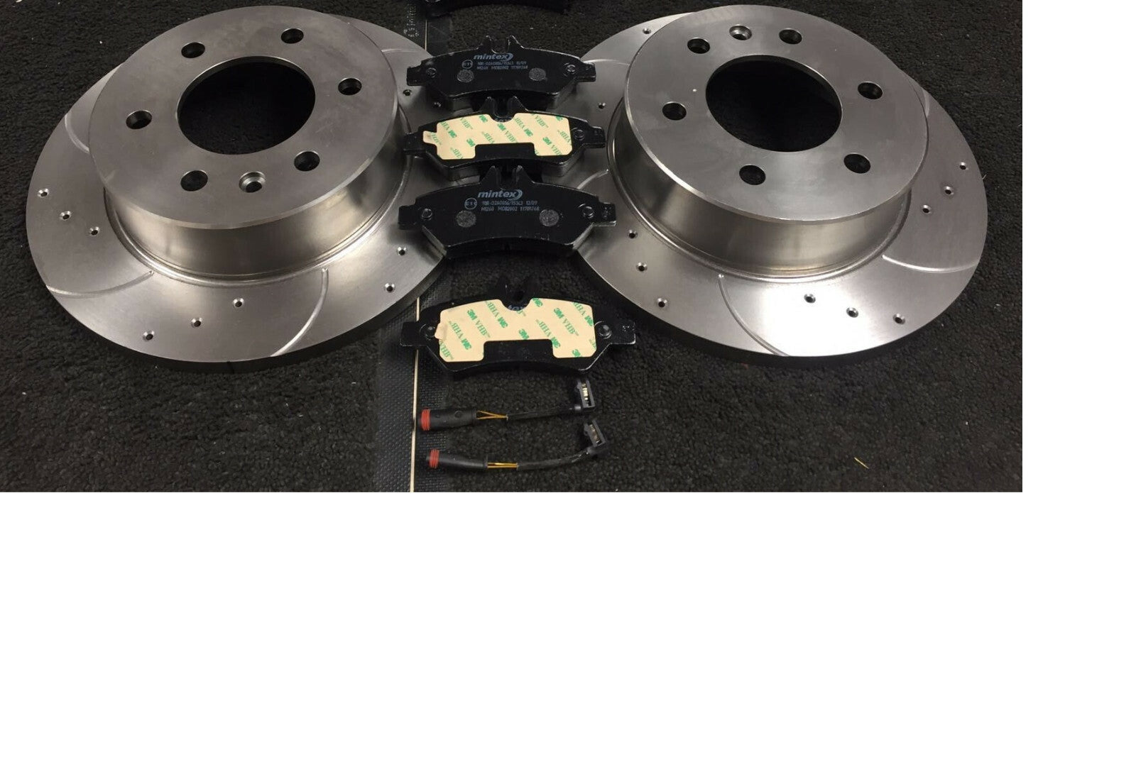 VW CRAFTER 2.0 2.5TDi CROSS DRILLED GROOVED BRAKE DISC BRAKE PADS REAR 