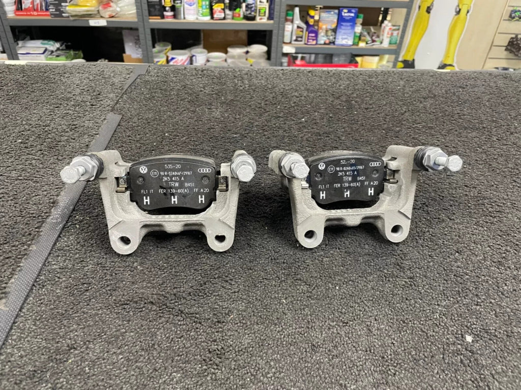 2 GENUINE VW REAR BRAKE CALIPER CARRIER BRACKET PADS CADDY MK4 2.0TD CUUD/DFSD