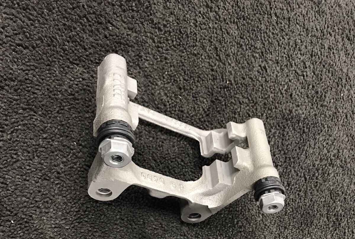 1 GENUINE VW REAR BRAKE CALIPER BRACKET CARRIER VW CADDY 2015ON 4MOTION ALLTRACK