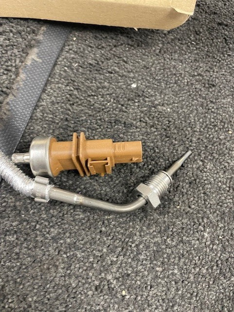 AUDI A4 A5 A6 A7 Q5 EXHAUST GAS TEMPETATURE SENDER 8W0919529J GENUINE
