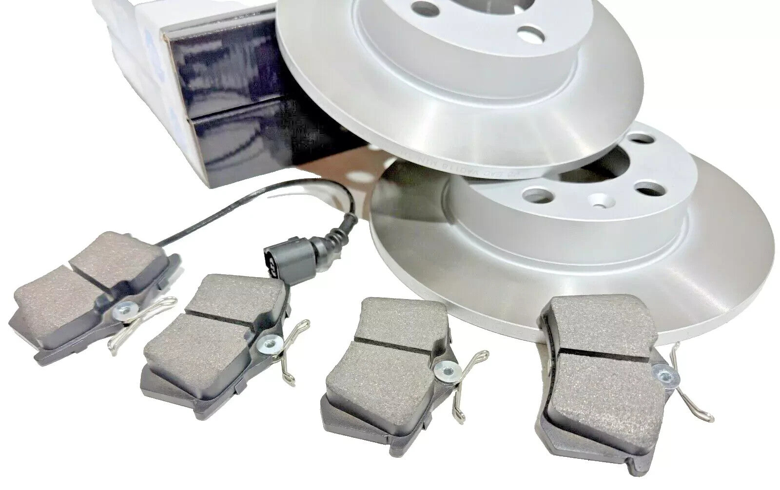 Audi A1 A2 A3 TT (1997-24) 2 REAR BRAKE DISC REAR BRAKE PADS