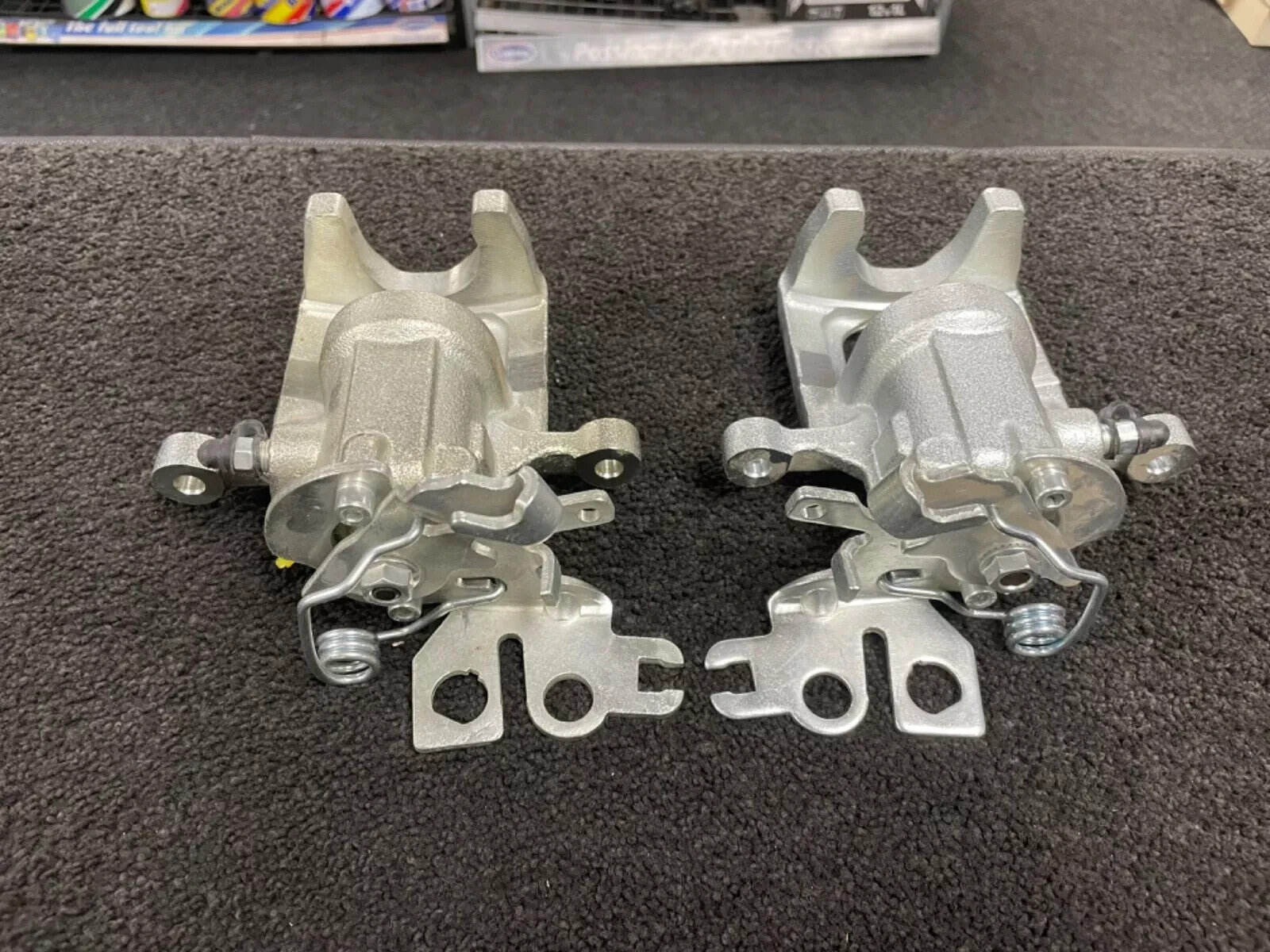 2 REAR BRAKE CALIPERS FOR VW CADDY MAXI LIFE 2010-14 TDi BOSCH SYSTEM 272MM DISC