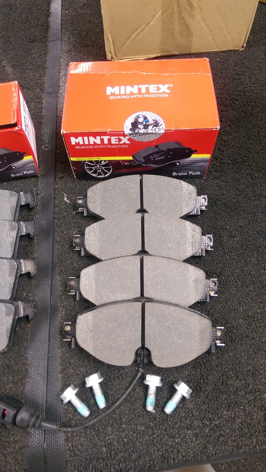SKODA OCTAVIA  2.0TDi VRS 5E BRAKE PADS FRONT REAR MINTEX BRAKE PADS