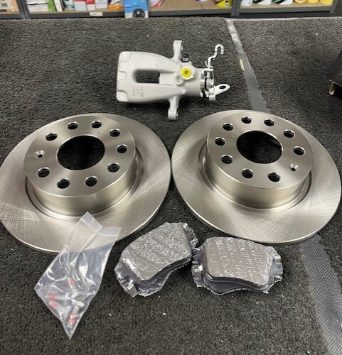 SEAT LEON MK3 5F OCTAVIA MK3 5E TDI DSG REAR RIGHT OS BRAKE CALIPER DISC PADS
