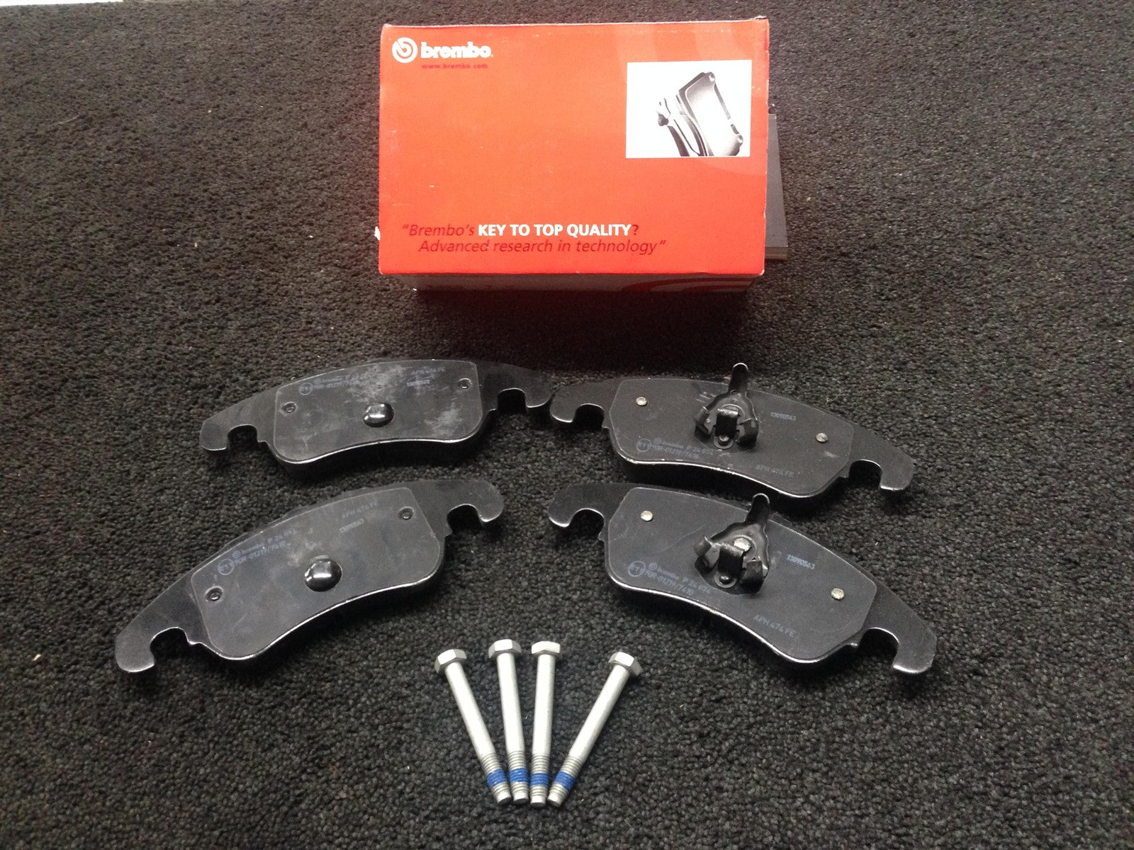 FORD FOCUS MK2 2.5 RS 2009 ON  FRONT BREMBO BRAKE PADS P24074