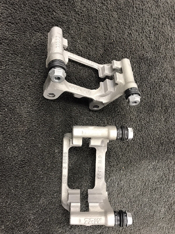 2 GENUINE VW REAR BRAKE CALIPER CARRIER BRACKET VW CADDY MK3 4 2.0TDI CUUD/DFSD
