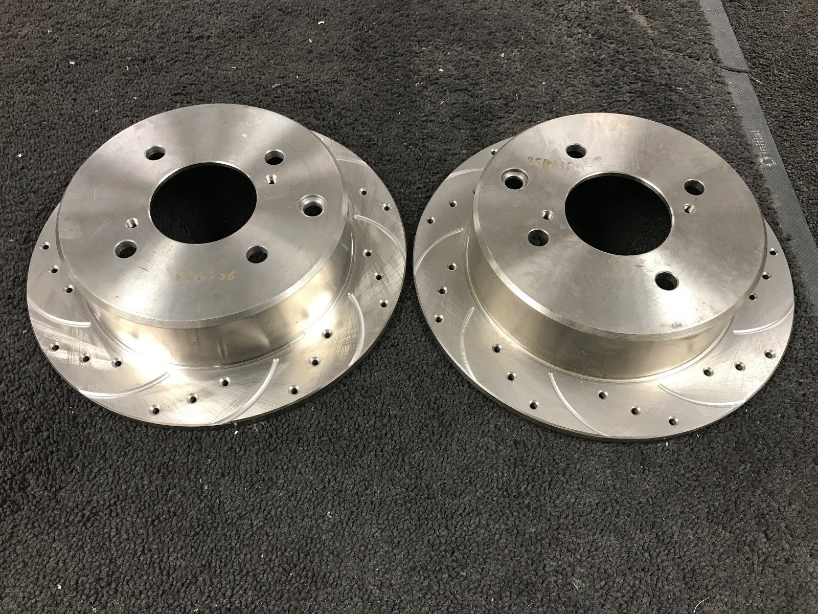 FOR NISSAN 200SX 1.8T S13  BRAKE DISCS CROSS DRILLED GROOVED REAR PAIR