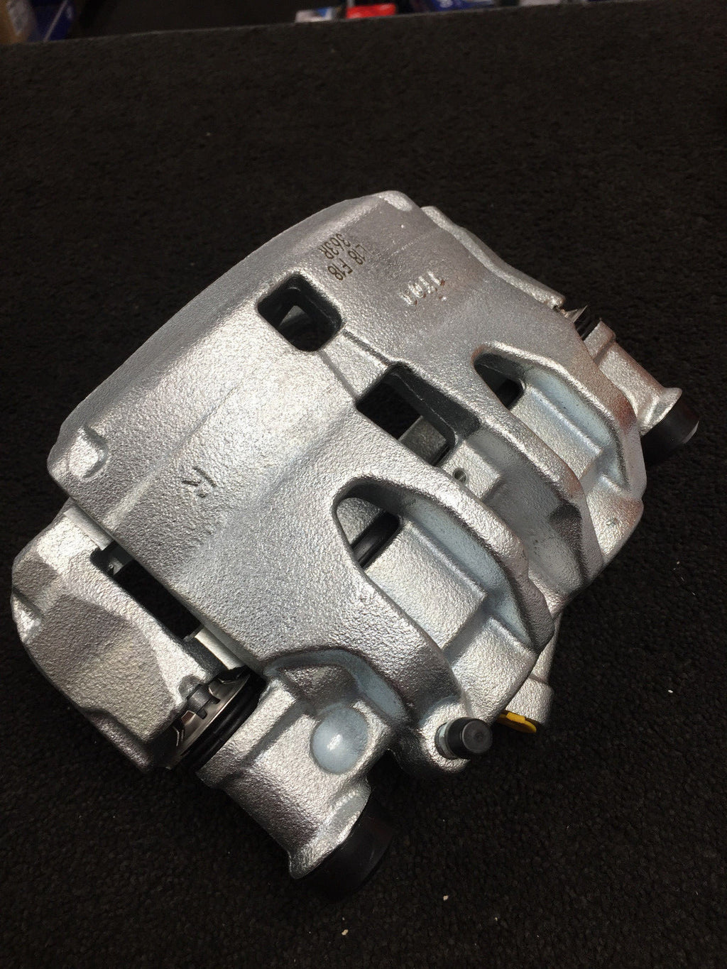 FIT FOR IVECO DAILY 2006-11 FRONT BRAKE CALIPER  PISTONS RH DRIVER SIDE 