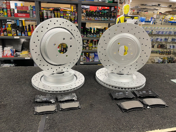 FOR NISSAN INFINITI FX50  CROSS DRILLED BRAKE DISCS WITH PADS FRONT REAR