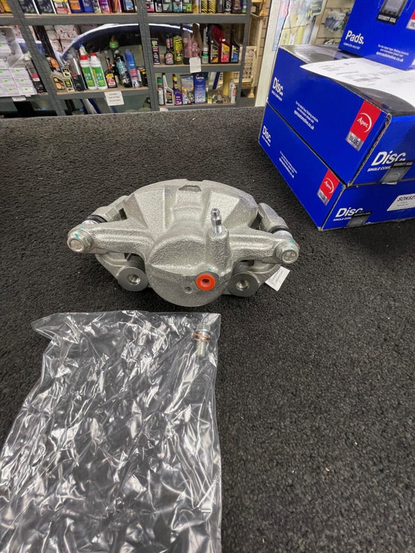 FOR LEXUS IS300h IS350 IS200D NS LH FRONT BRAKE CALIPER BRACKET CARRIER SLIDERS
