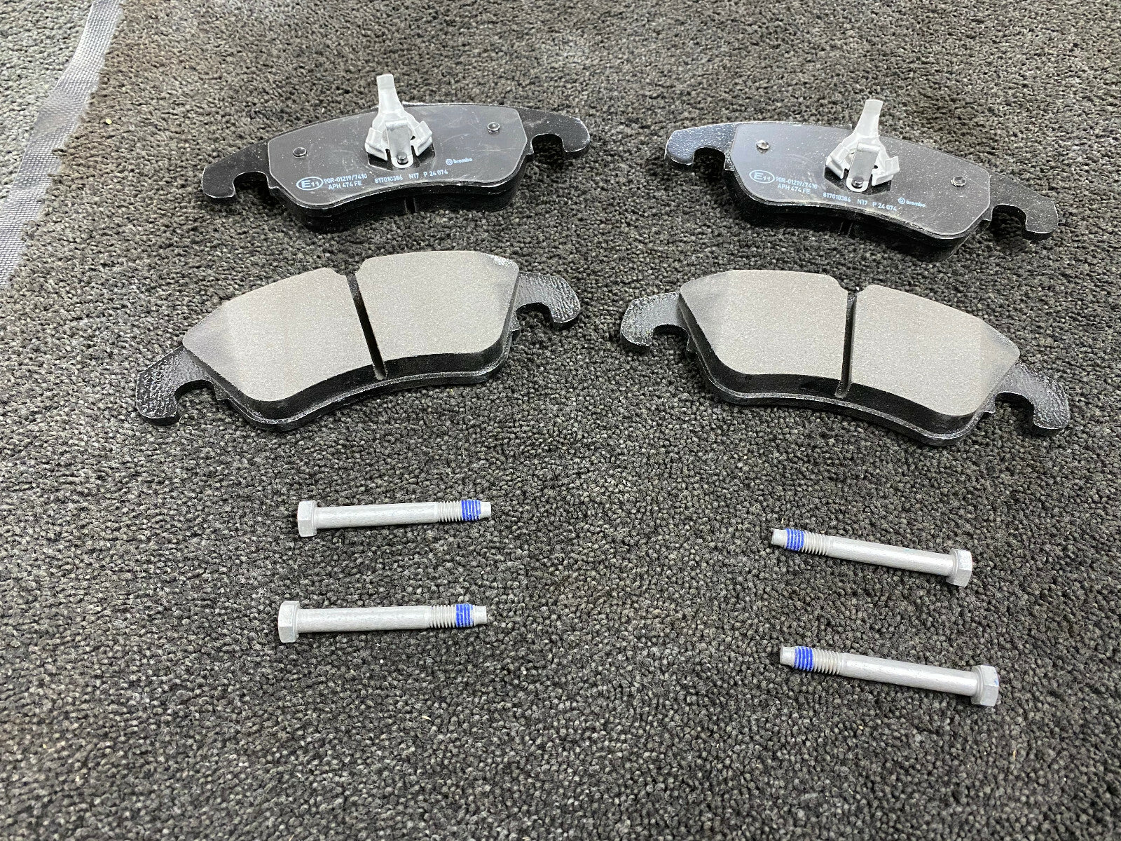 FORD FOCUS MK2 2004 ONWARDS FRONT BRAKE PAD SET P24074