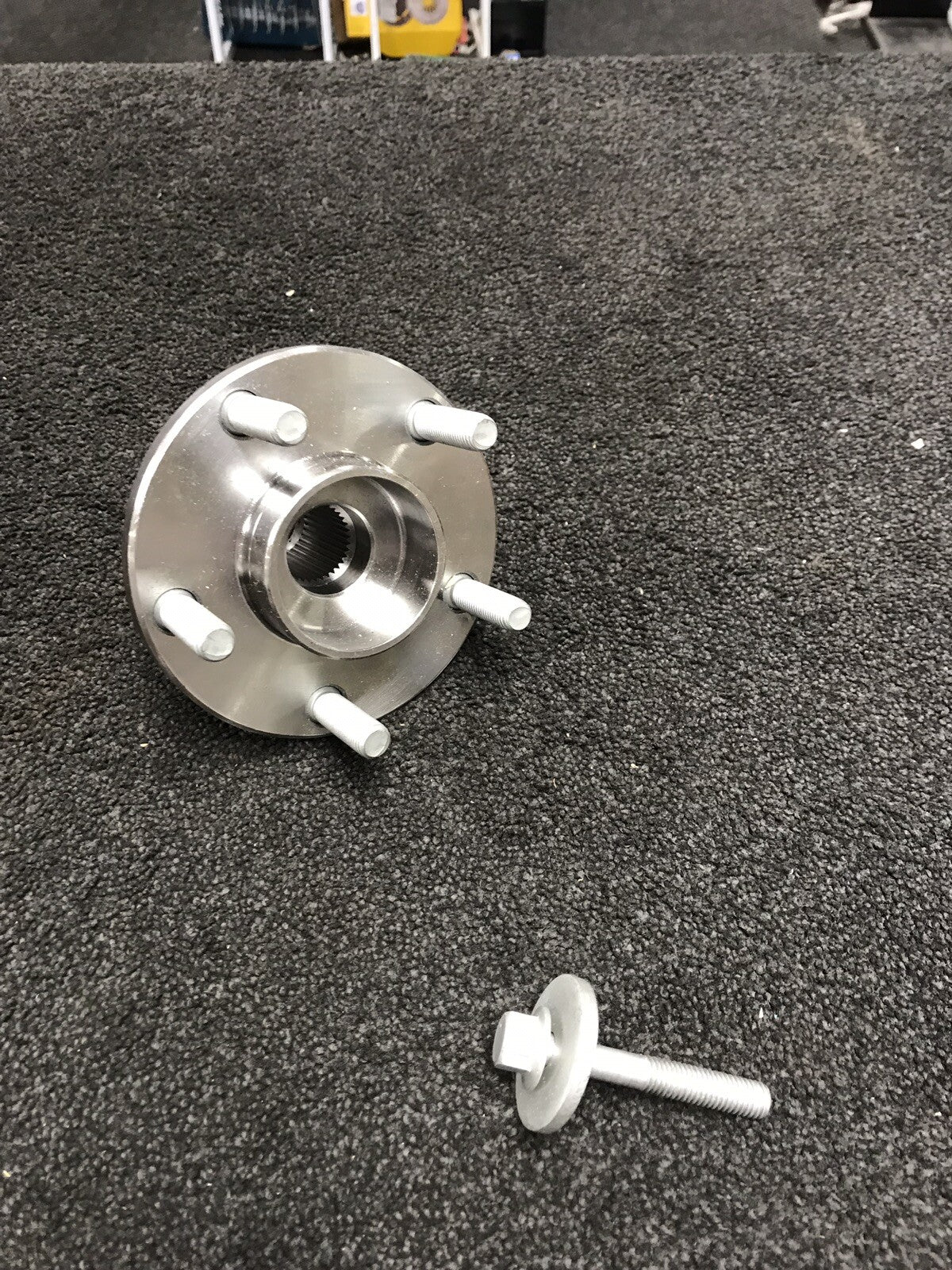 VOLVO V40 V50 D2 D3 D4 D5 T5  04> ON FRONT WHEEL BEARING HUB DOES  FIT DSTC 