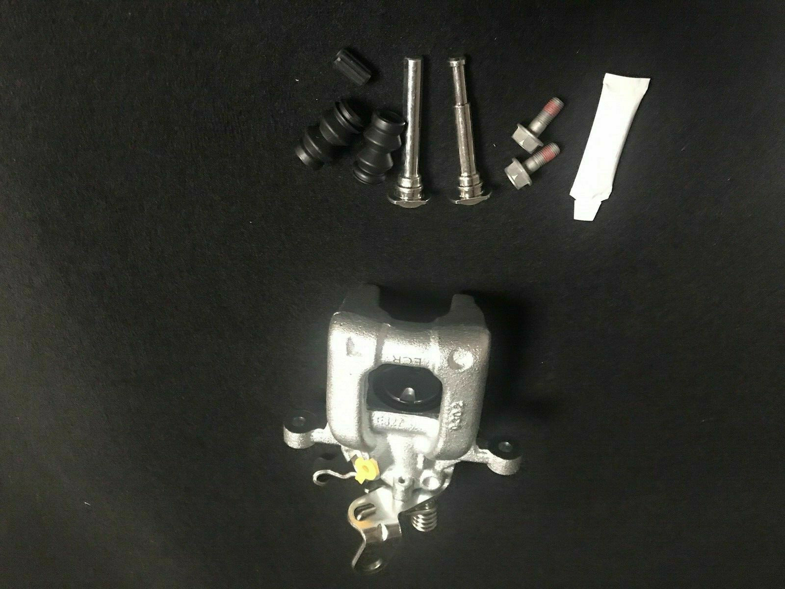 OS RH REAR BRAKE CALIPER SLIDER PIN AUDI A3 FSi TDi GOLF MK6 1.6 1.8 2.0 PR 1KS