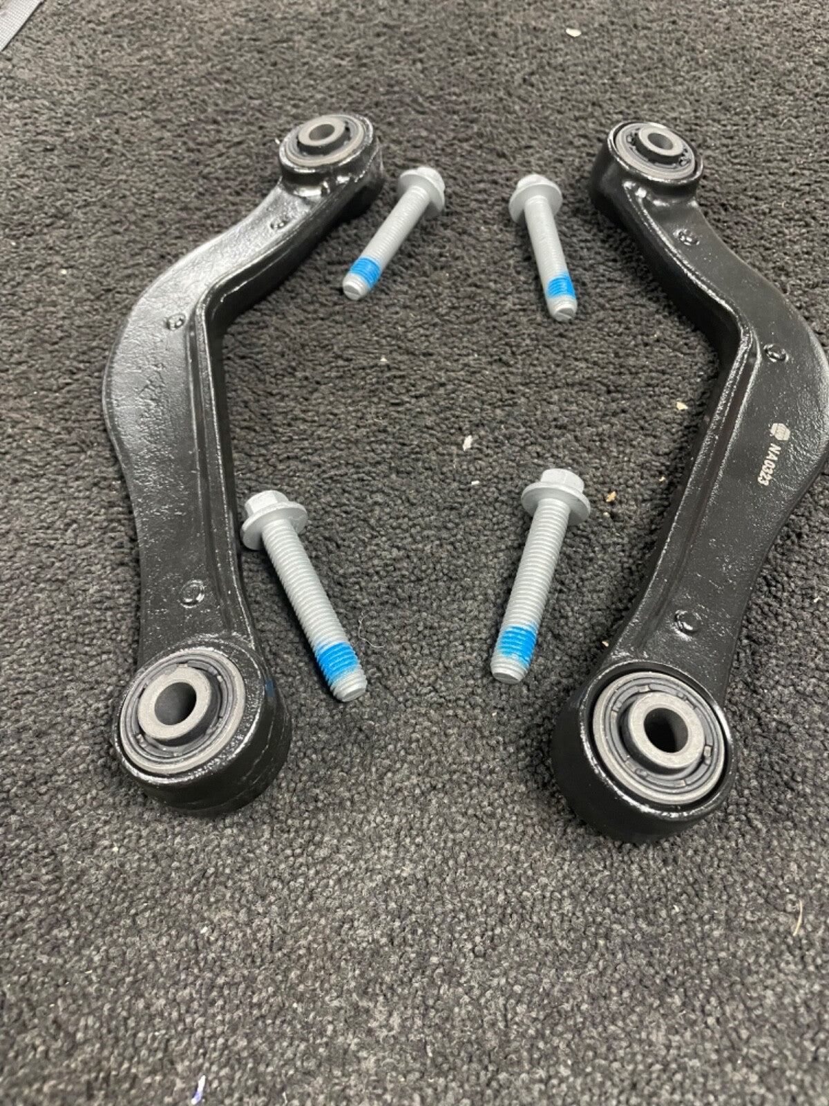 JAGUAR X TYPE REAR UPPER SWINGING CONTROL ARMS WITH FITTING BOLT C2S39484