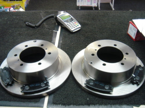 FOR MITSUBISHI SHOGUN PAJERO REAR BRAKE DISCS & MINTEX PADS