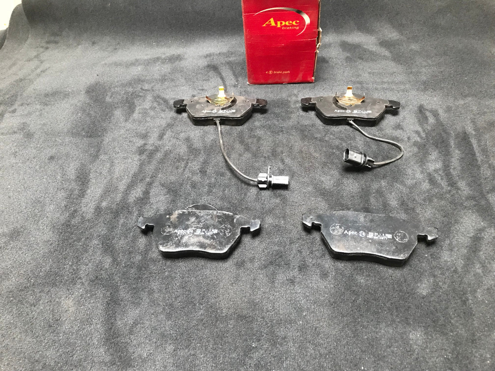 FOR AUDI A6 C5 2.5 2.8 AVANT QUATTRO GENUINE APEC FRONT BRAKE PAD SET
