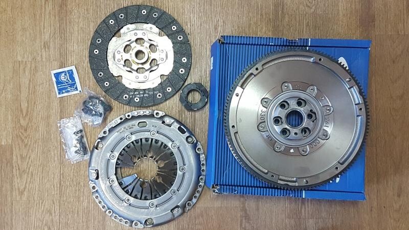 DUAL MASS FLYWHEEL CLUTCH KIT SET VW TRANSPORTER CARAVELLE 1.9TDI 2003-09