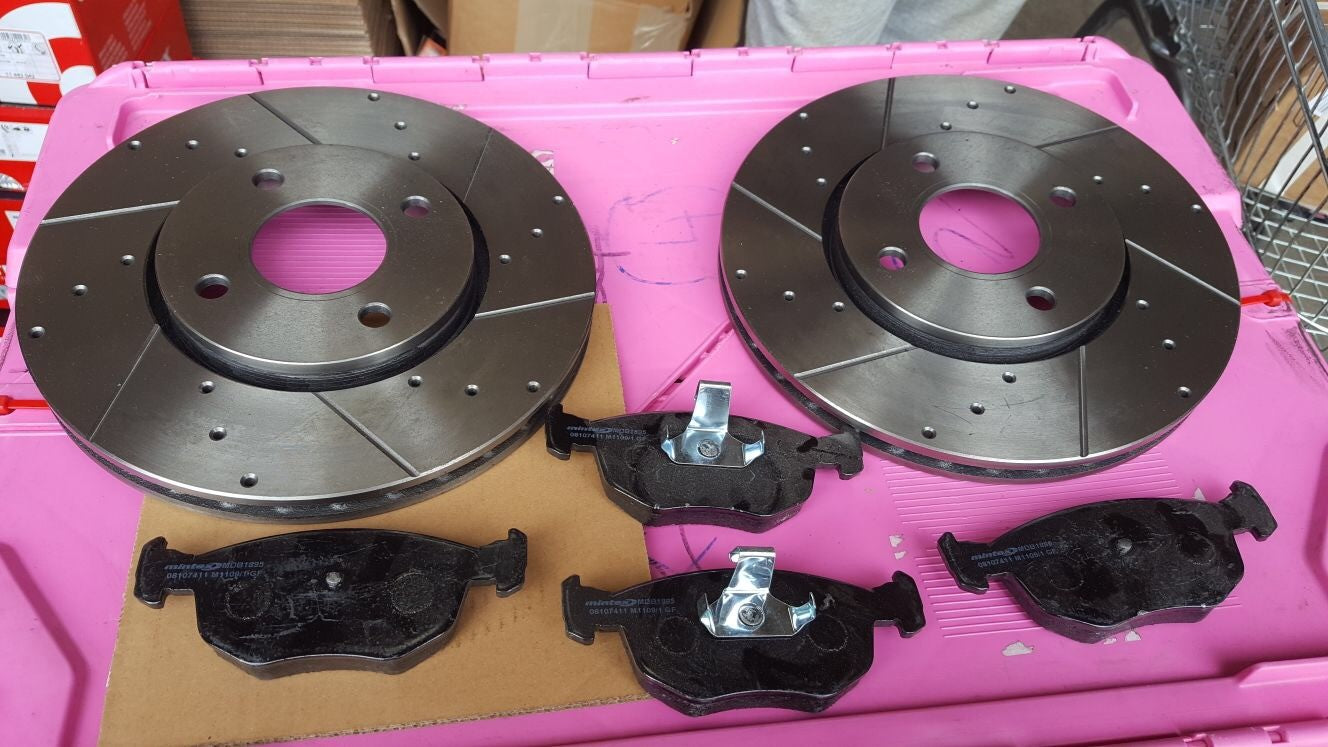 FOR FORD ESCORT RS COSWORTH CROSS DRILLED GROOVED BRAKE DISC BRAKE PADS FRONT