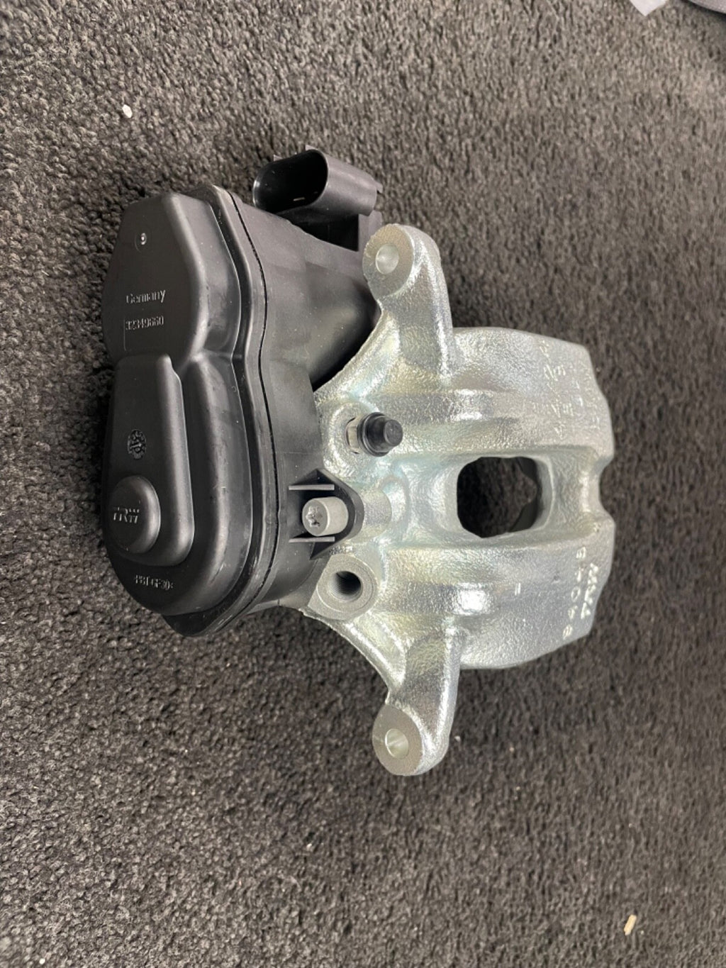 GENUINE OS RH ELECTRIC REAR BRAKE CALIPER BMW 535D 550 F10 F11 6SER F12 F13 F06