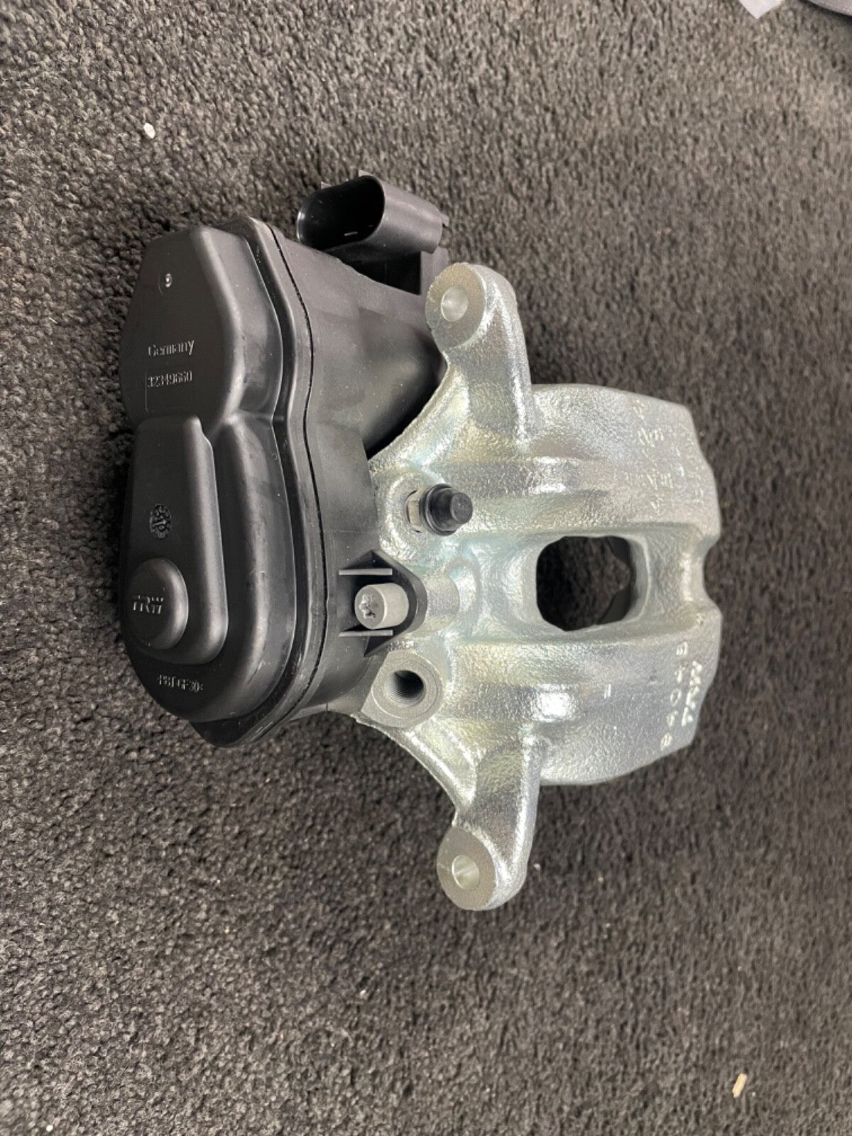 GENUINE OS RH ELECTRIC REAR BRAKE CALIPER BMW 535D 550 F10 F11 6SER F12 F13 F06