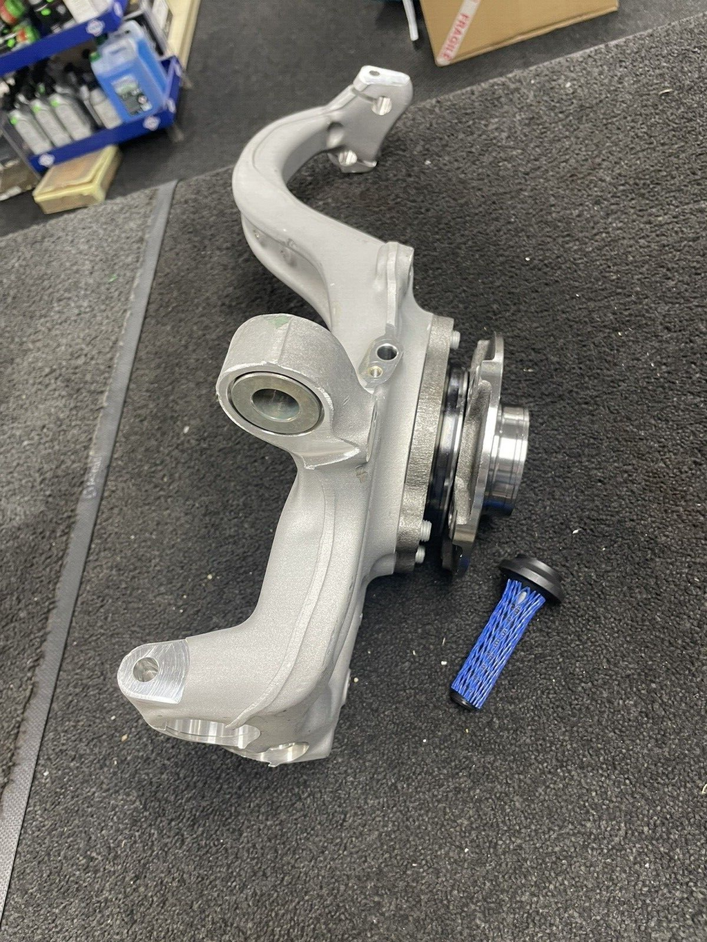 AUDI A4 AVANT TDI 2008-15 RHOS SUSPENSION KNUCKLE BEARING CARRIER M12 8K0407254R