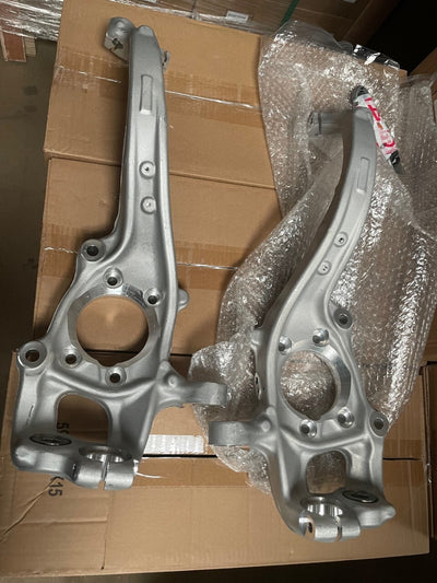 AUDI A4 B8 8K2 TDI QUATTRO AVANT 2 FRONT SUSPENSION KNUCKLE HUB CARRIER M14