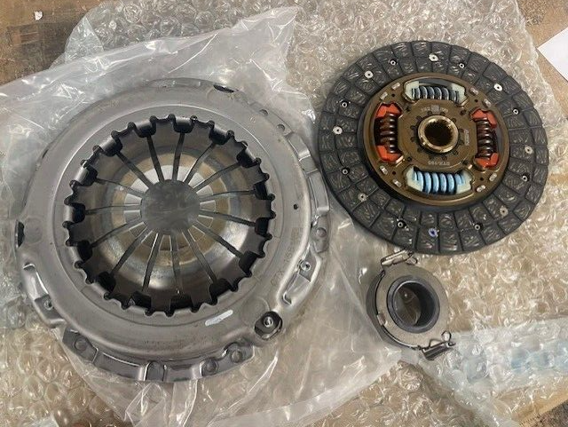 GENUINE AISIN CLUTCH KIT 3PCE FOR TOYOTA YARIS 1.4D4D 2005 ON SEMI AUTOMATIC