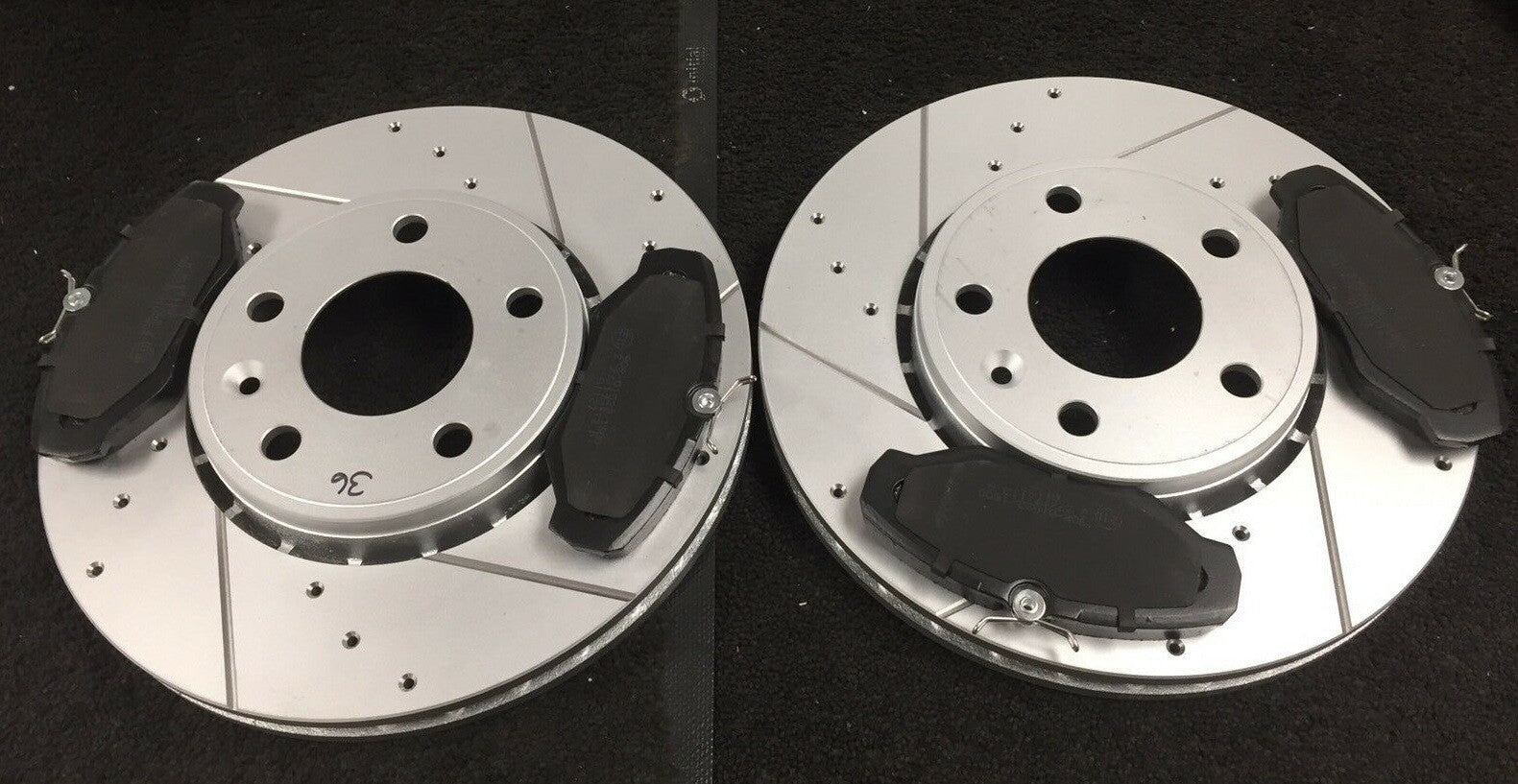 FOR VAUXHALL NOVA  DRILLED GROOVED BRAKE DISC & MINTEX PADS 236MM
