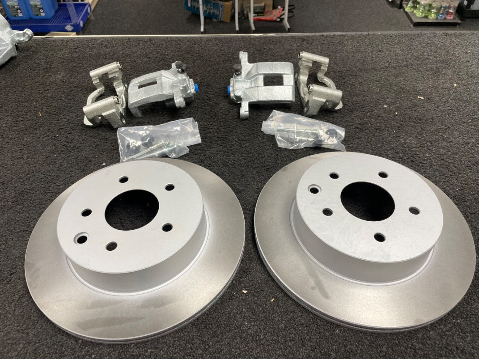 FOR NISSAN X-TRAIL FRONT REAR BRAKE DISCS CALIPERS BRAKE PADS SHOES CABLES LH+RH