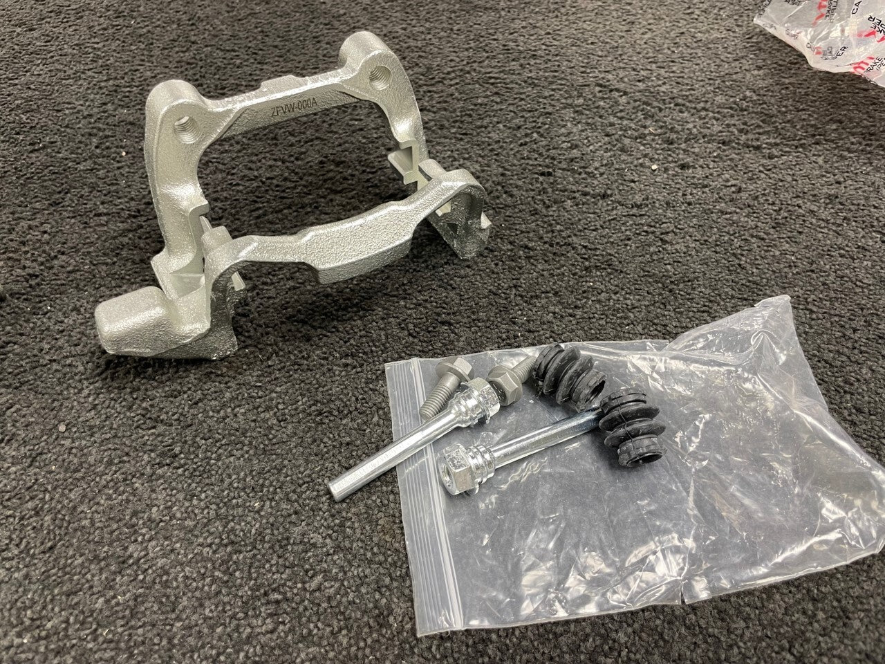REAR BRAKE CALIPER CARRIER BRACKET RH OS OCTAVIA SUPERB YETI TOURAN JETTA 256M