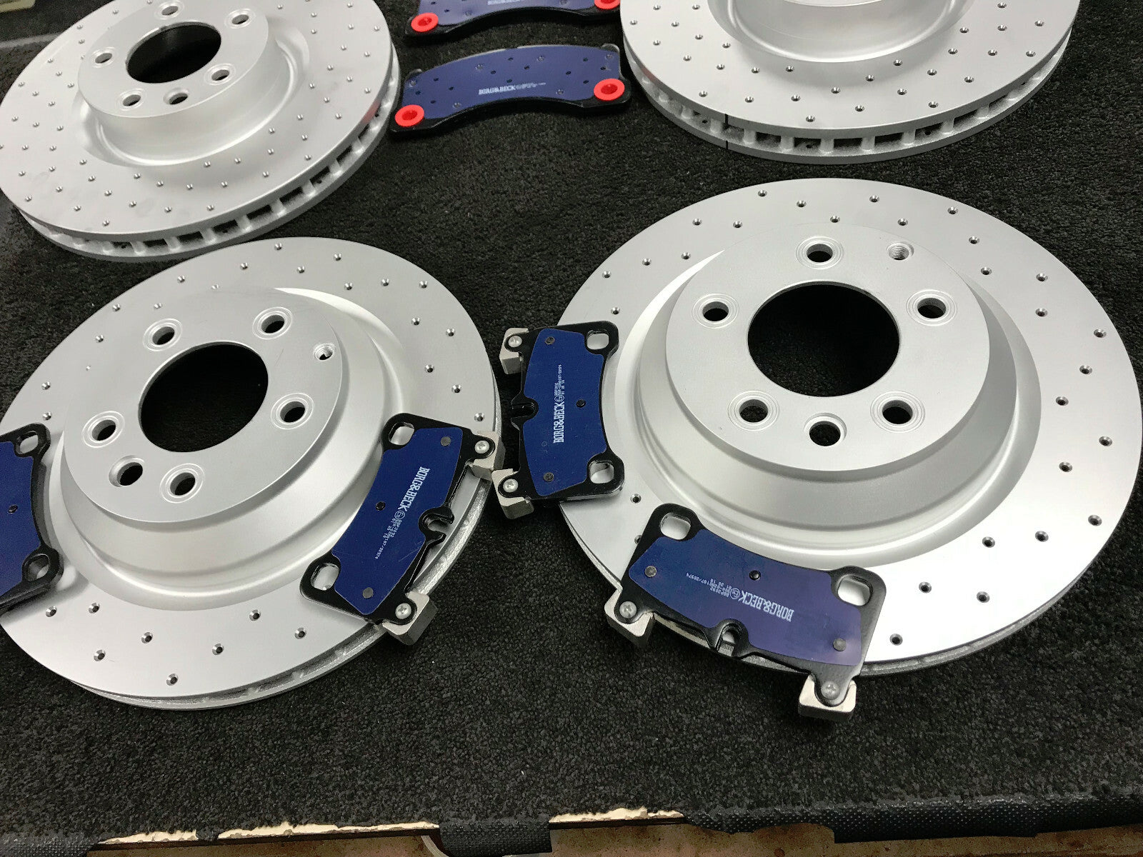 VW TOUAREG 5.0 R50 TDI BRAKE DISC CROSS DRILLED 358MM & PADS REAR 