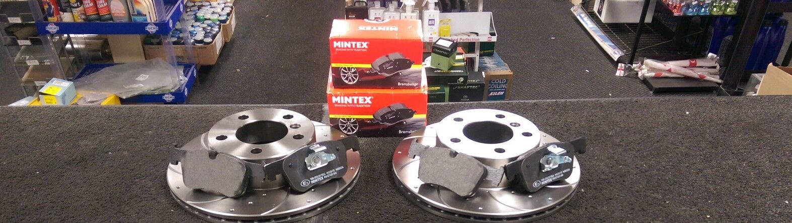 FOR BMW 118D  MSPORT F20 CROSS DRILLED GROOVED BRAKE DISCS BRAKE PADS REAR