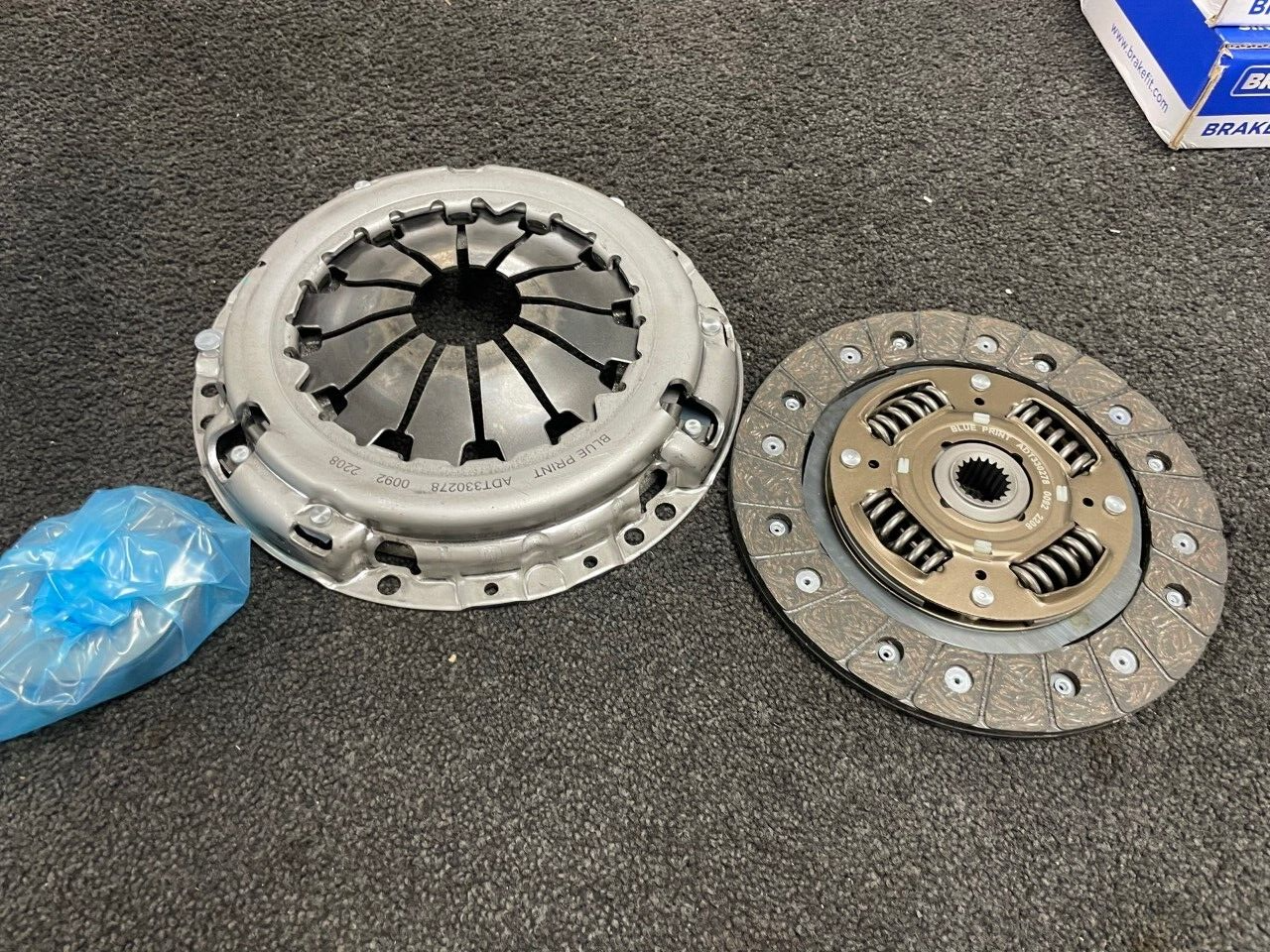 FOR TOYOTA YARIS 1.3 SEMI AUTOMATIC 2005-2011 CLUTCH KIT 3 PCE NEW