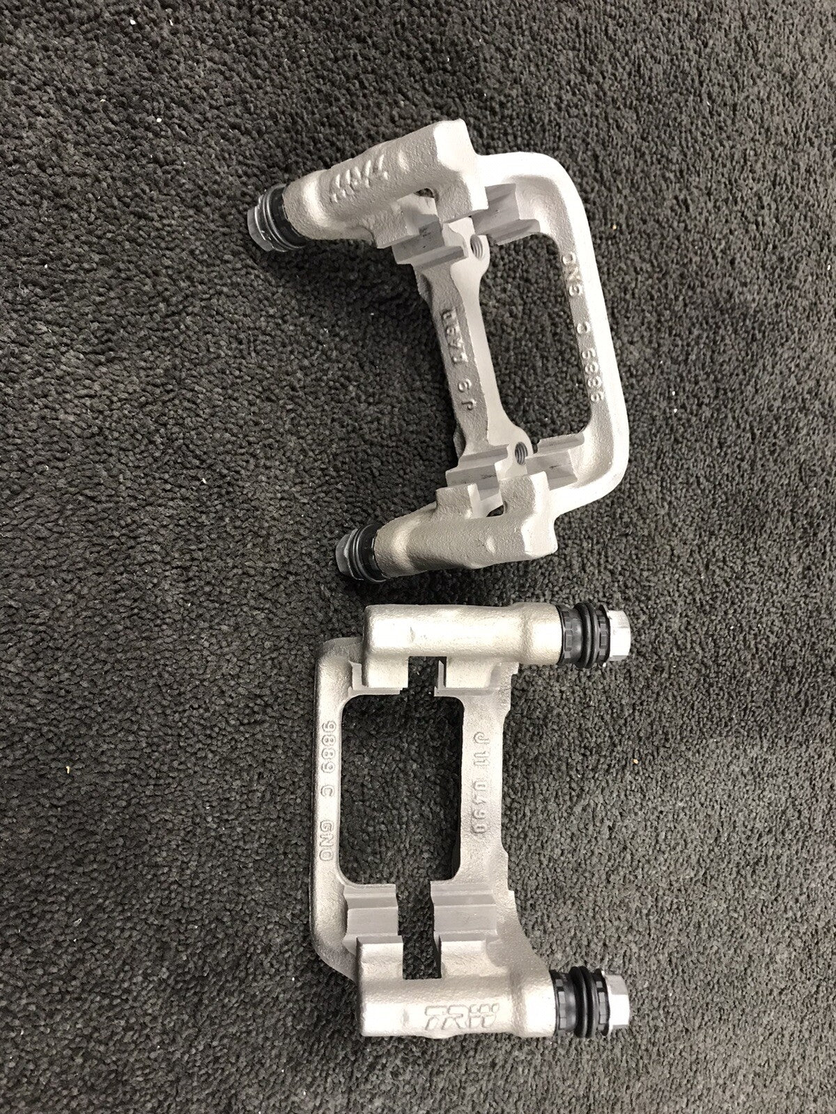 2 ORIGINAL VW REAR BRAKE CALIPER BRACKET+PADS OCTAVIA 5E LEON 5F ST TSi SC TDi