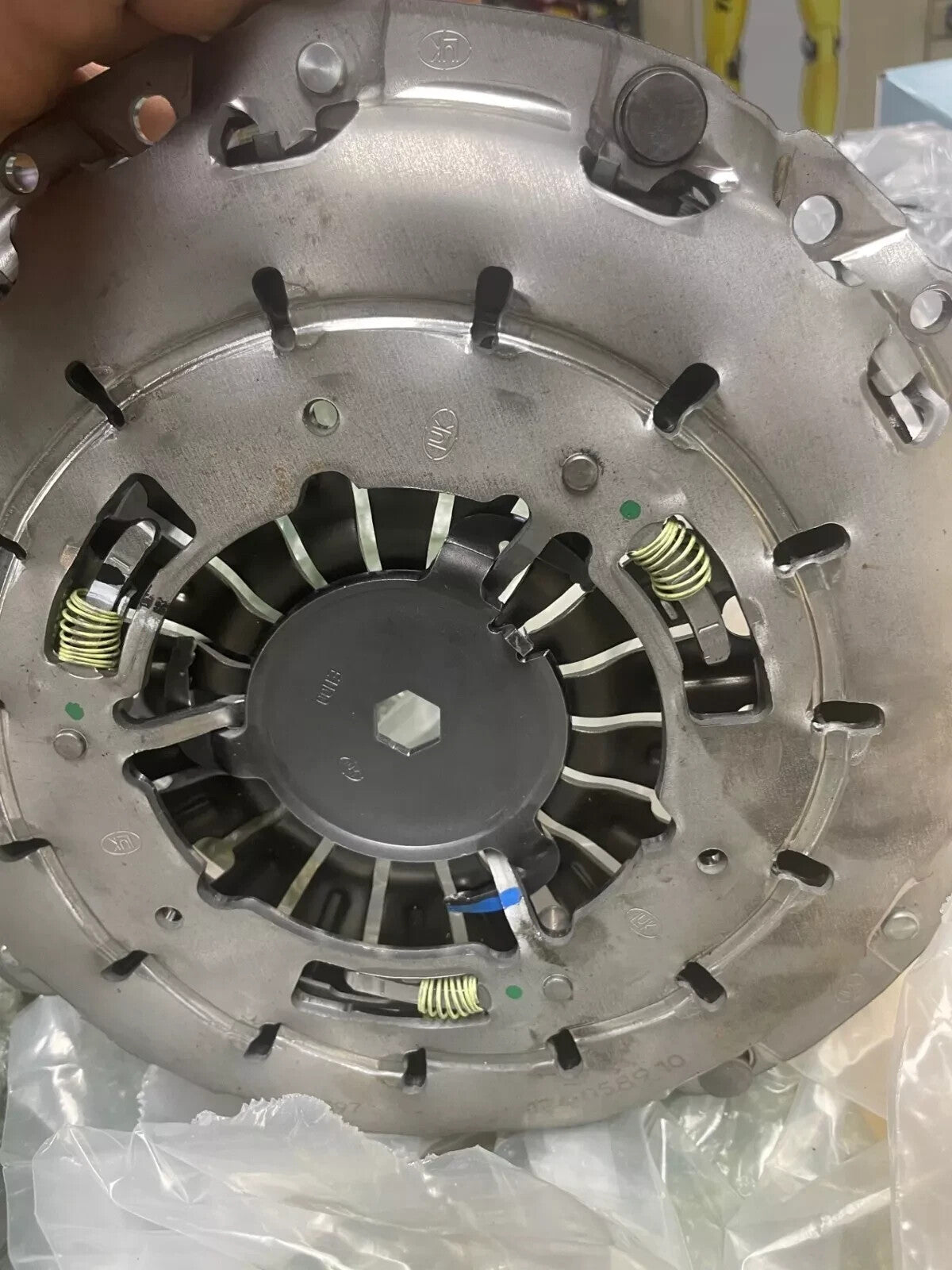 NEW GENUINE 3 PIECE LUK CLUTCH KIT BMW 320D F31 E91 E92 F30 F80 F34 F22  F87