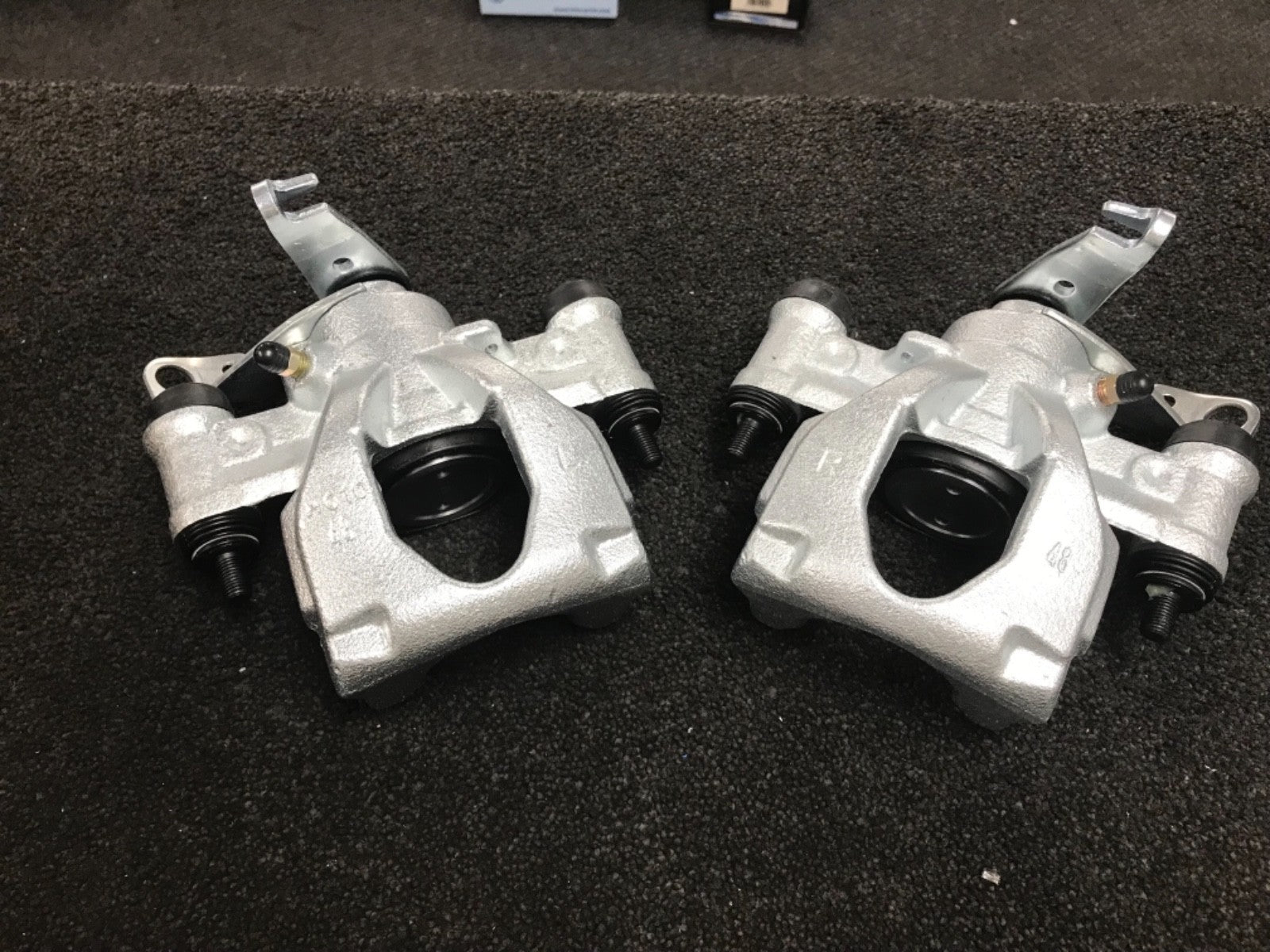 FOR RENAULT MASTER INTERSTAR NV400 MOVANO REAR BRAKE CALIPER + SLIDER PINS PAIR