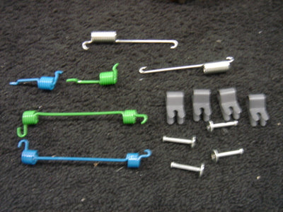 FORD FOCUS MK1  1998-04 REAR BRAKE SHOE FITTING KIT SPRINGS