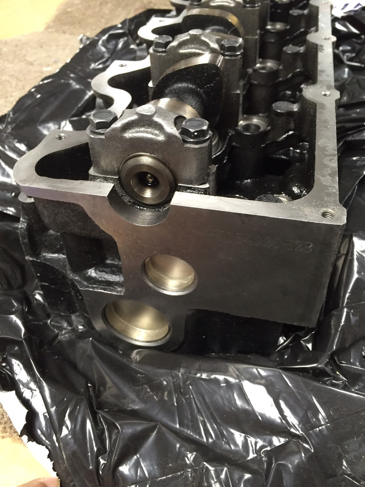FOR TOYOTA LANDCRUISER HILUX  2.4TD CYLINDER HEAD CAMSHAFT VALVE ASSEMBLED