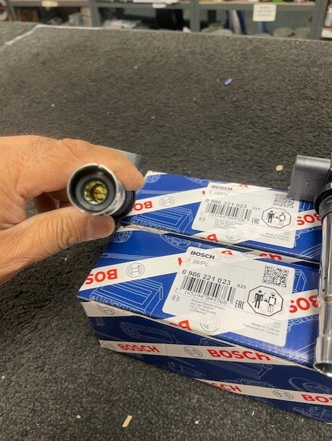 2 GENUINE BOSCH COIL PACK LEON TOLEDO FABIA OCTAVIA GOLF MK4 MK5 MK6  1.2 1.4