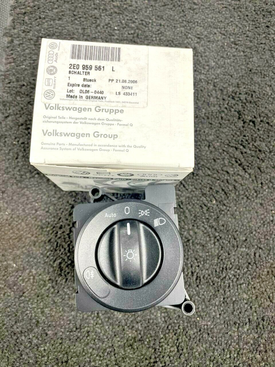 VW CRAFTER 2010-2016 HEAD LIGHT ON OFF  CONTROL SWITCH GENUINE 2E0959561L NEW