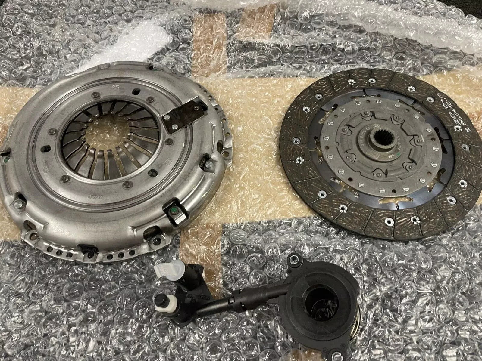 LUK CLUTCH KIT TRANSIT CONNECT C-MAX MONDEO FIESTA 1.5TDCi 1685547 1685761
