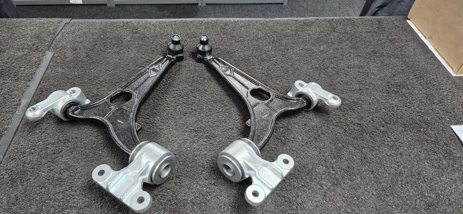 PEUGEOT EXPERT EUROBUS TAXI TEPEE LOWER WISHBONE ARMS BALL JOINT LH & RH SIDE X2
