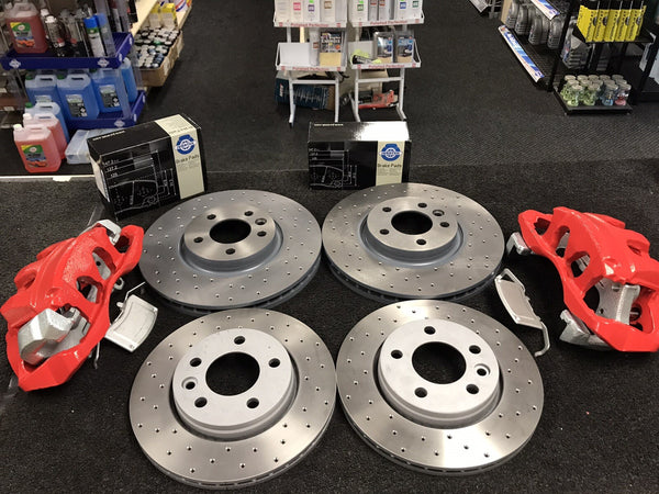 VW TRANSPORTER PERFORMANCE CROSS DRILLED BRAKE DISC BRAKE DISC PAD CALIPER RED