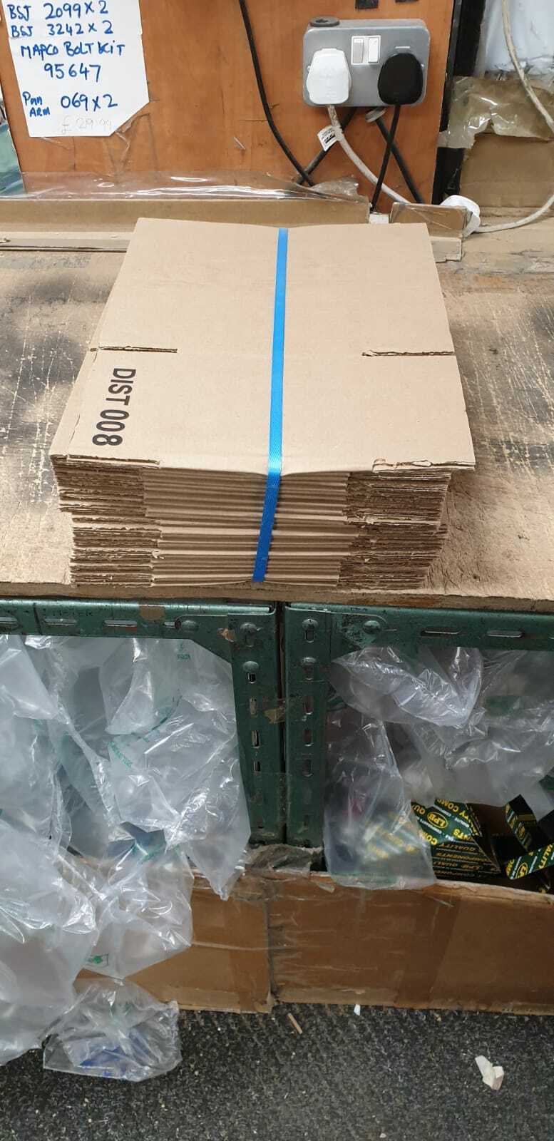 PACK OF 25 Small cardboard packing boxes 250mmx 150mm  x 140mm high