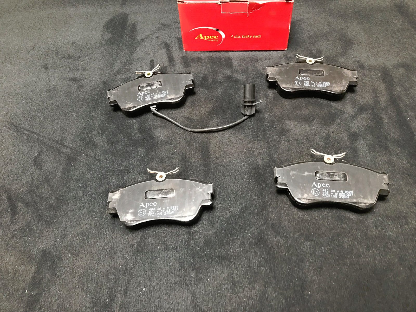FOR VOLKSWAGEN TRANSPORTER T4 2.8 VR6 PREMIUM APEC FRONT BRAKE PAD SET+SENSOR