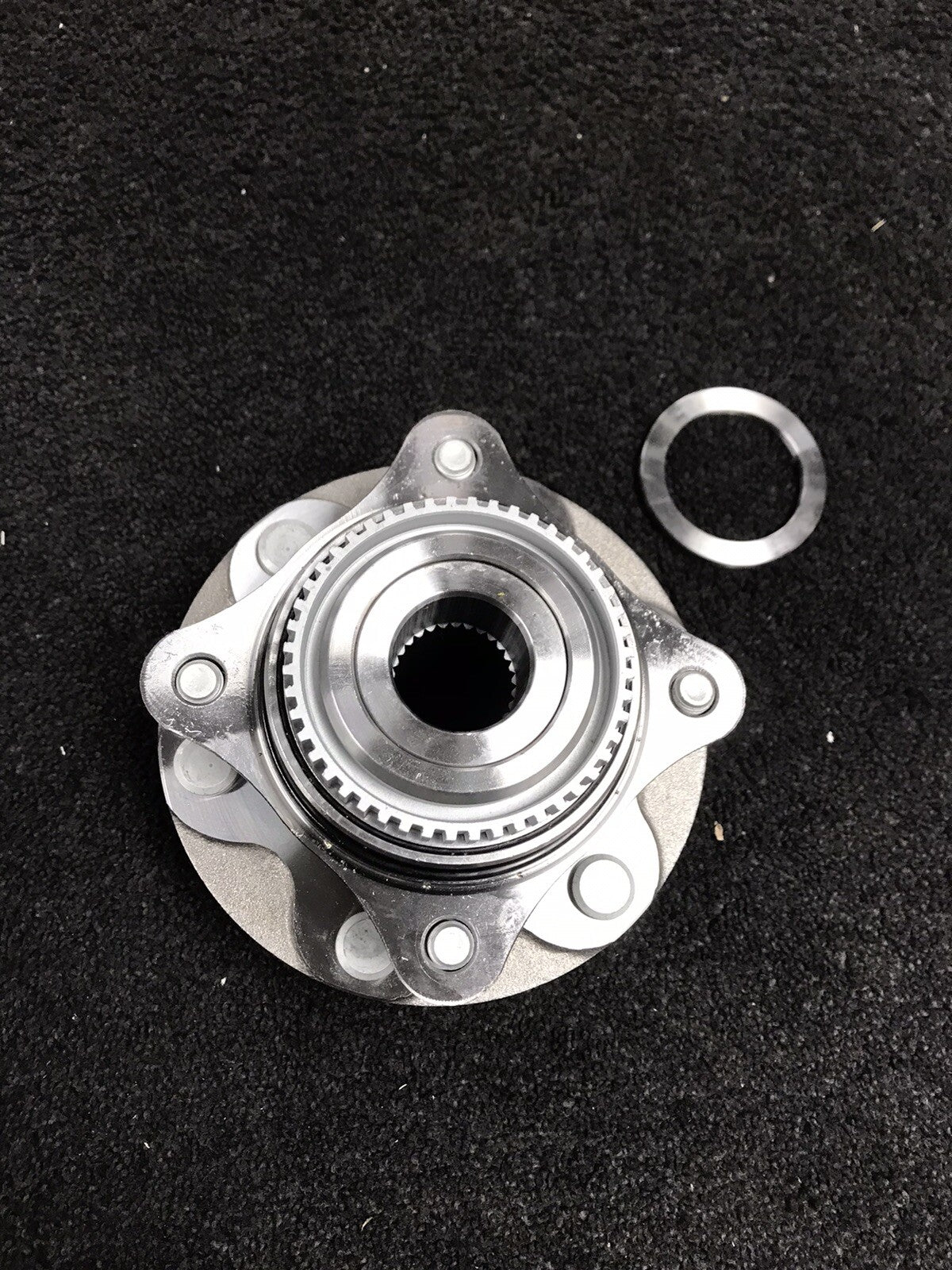 FRONT WHEEL BEARING HUB TOYOTA HILUX  VIGO DOUBLE CAB INVINCIBLE  D4D 2005-16