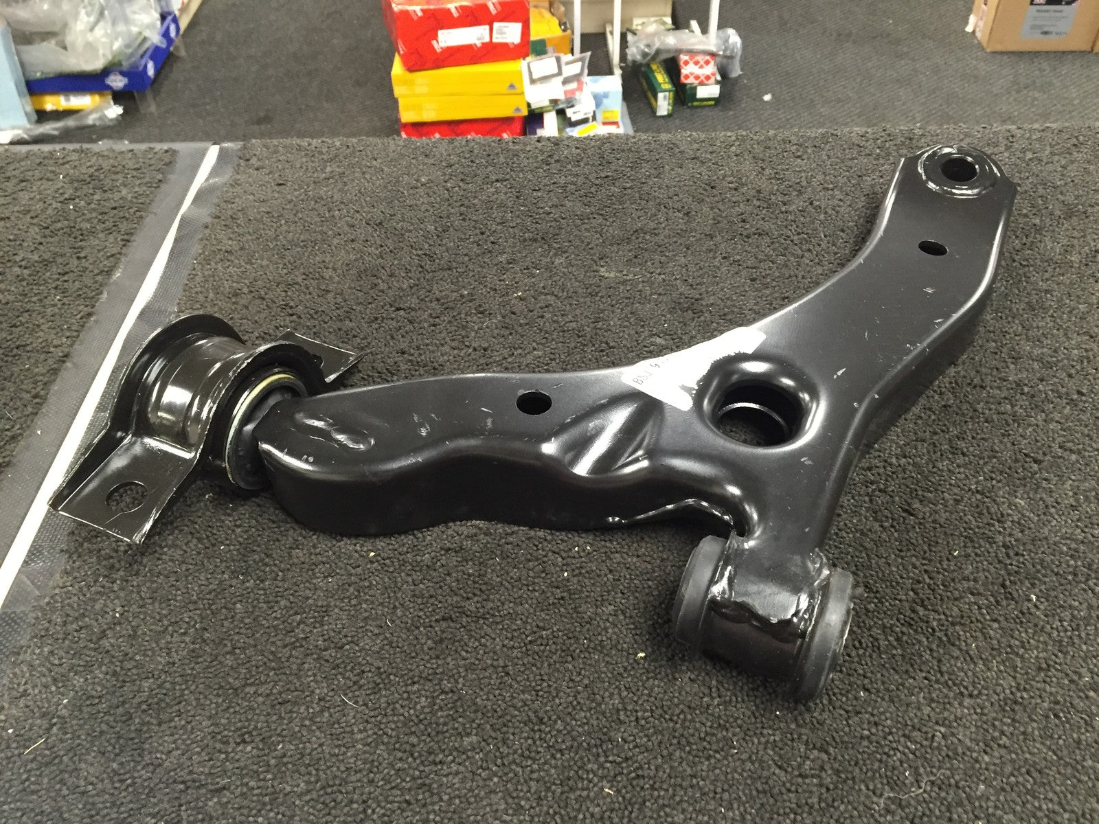 FORD TRANSIT CONNECT LOWER WISHBONE ARM DRIVER SIDE RH SIDE