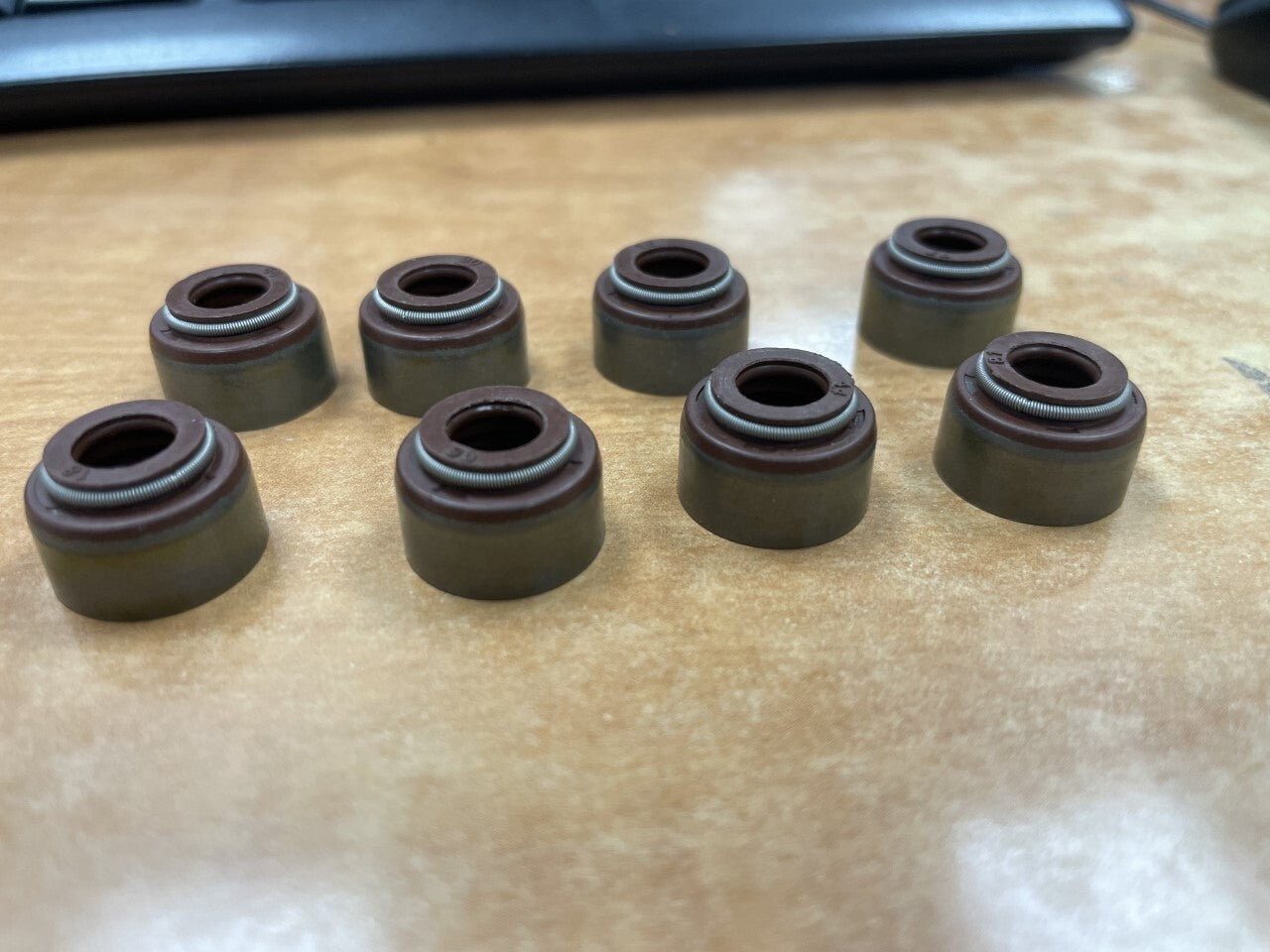 FOR TOYOTA LUCIDA ESTIMA IMPORT 2.2TD 3CT 3CTE VALVE STEM SEALS X 8 